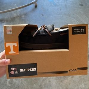 Womens Tennessee house shoes. Multiple sizes